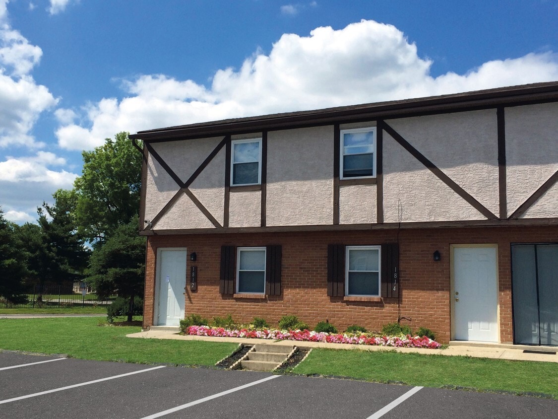 Primary Photo - Bluff Gardens Apartments