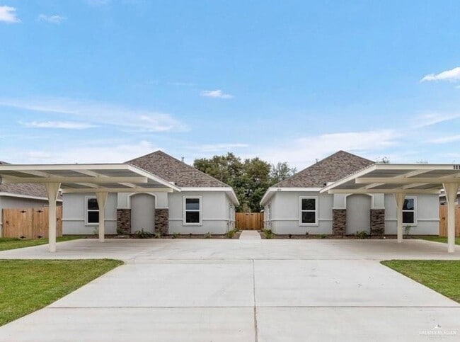 Building Photo - 10 Retama Ln