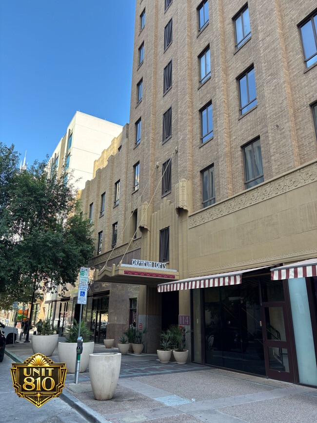 Building Photo - 114 W Adams St