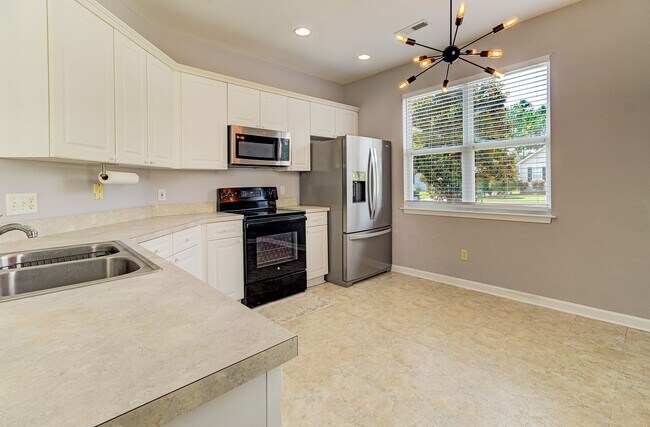 Building Photo - Home for Rent in Westgate! Lawncare Included!