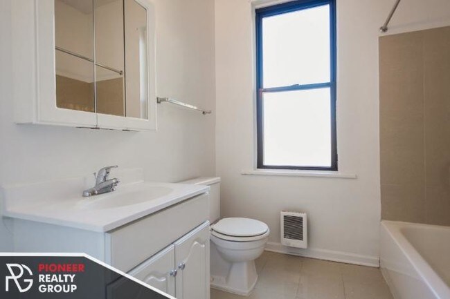 Foto del edificio - 0 bedroom in CHICAGO IL 60613