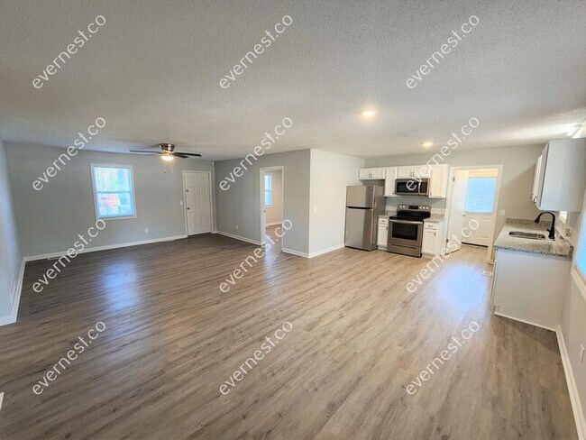 Building Photo - 705 W Creek Cir