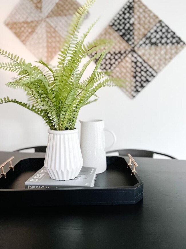 Foto del edificio - **First Month Free**