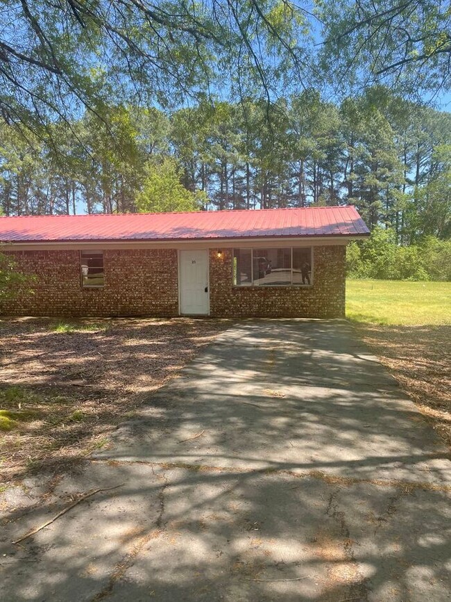 Building Photo - Cute Duplex Pet Friendly