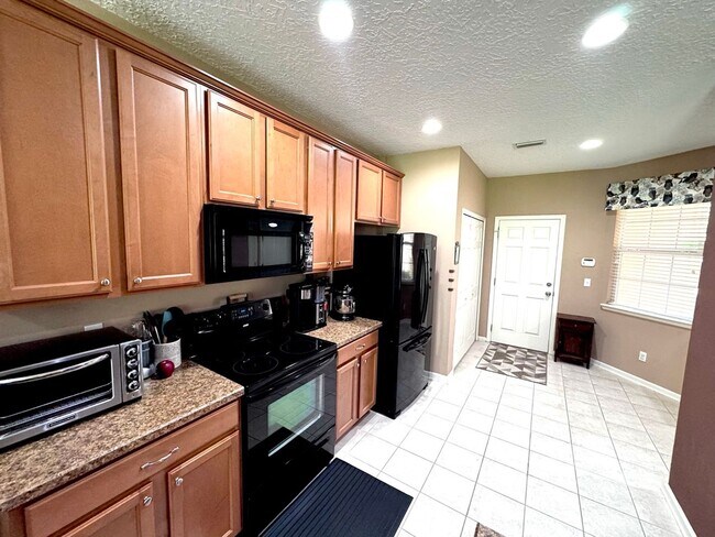 Building Photo - 3685 Creswick Cir
