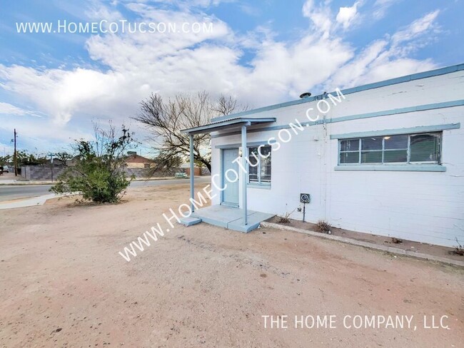 Building Photo - Charming One-Bedroom Home on a Large Corne...