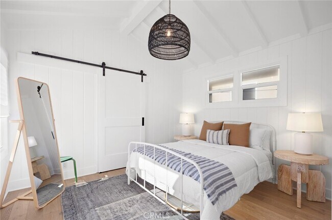 Foto del edificio - 300 Coral Ave