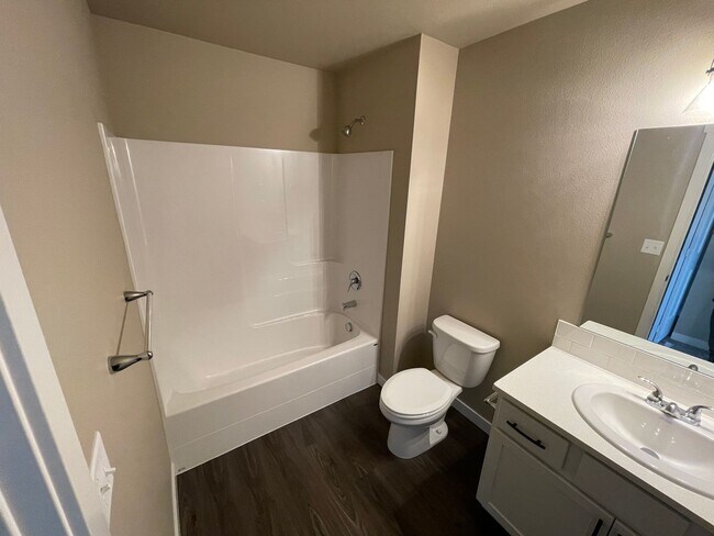 Foto del edificio - Move in special - HALF off first month's r...