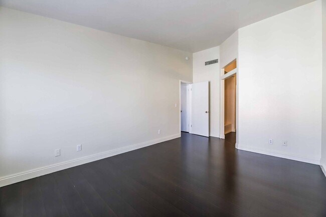 Foto del edificio - Charming Corner Home in Gated Community!