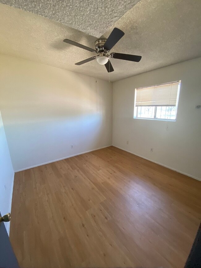 Foto del edificio - FOR RENT