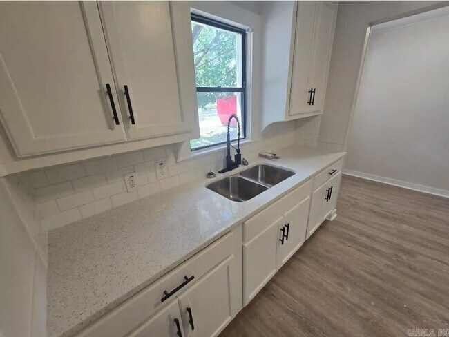 Foto del edificio - 204 Glenora Ave