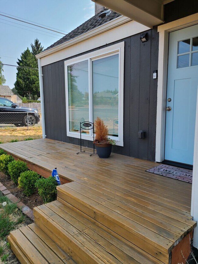 Foto del edificio - Beautifully Updated South Tacoma 3 Bedroom