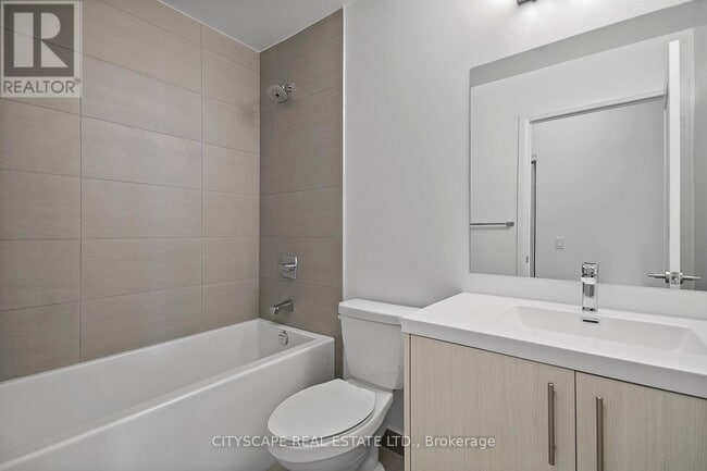 Building Photo - 286 Main St