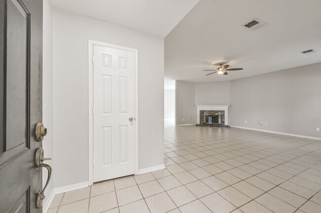 Building Photo - 14622 Bladenboro Dr