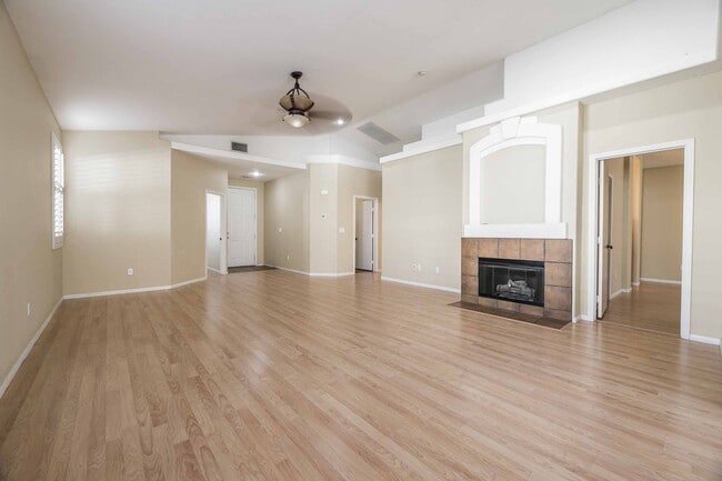 Building Photo - Stunning Single Story in Henderson
