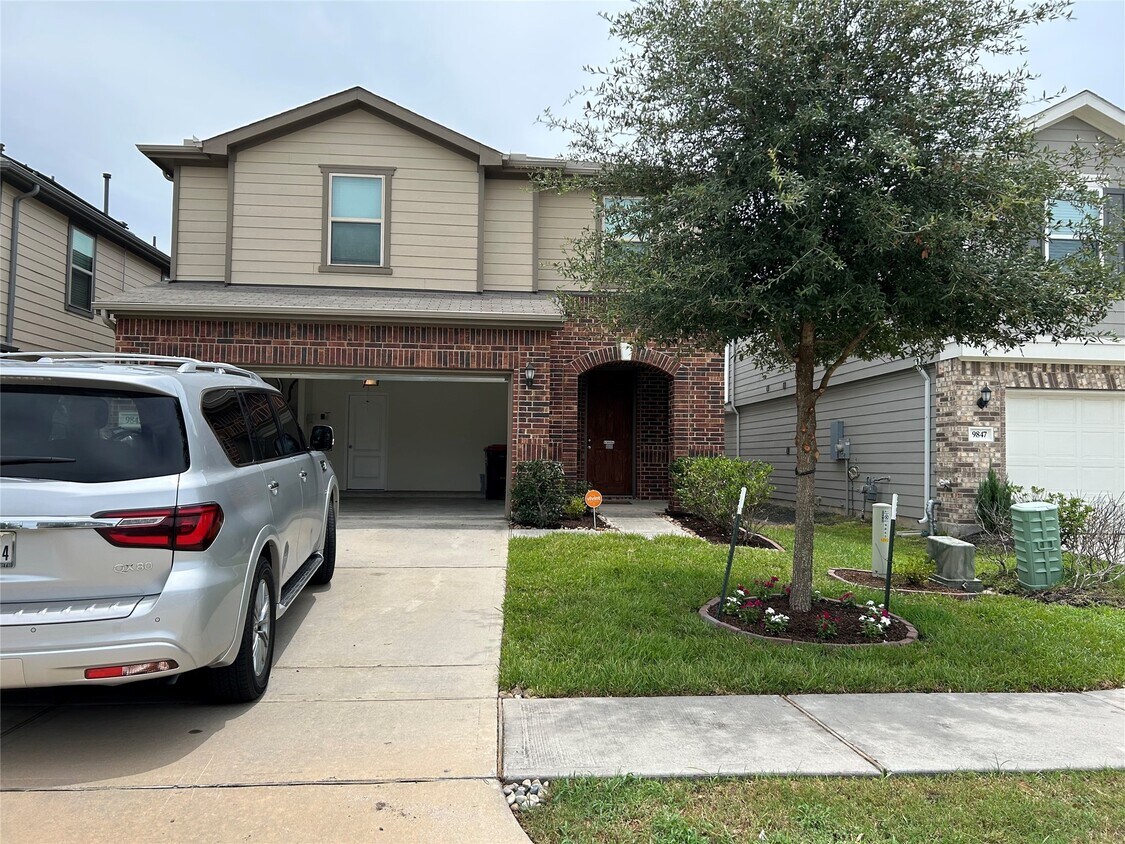 Foto principal - 9843 Mls Fld Dr