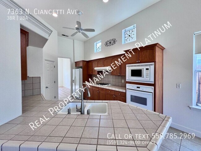 Foto del edificio - 7363 N Ciancetti Ave