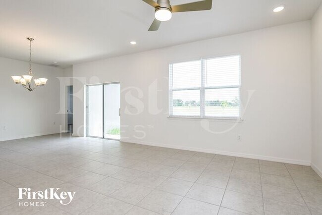 Foto del edificio - 3208 John Young Pkwy