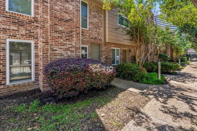 Building Photo - 2501 Bering Dr