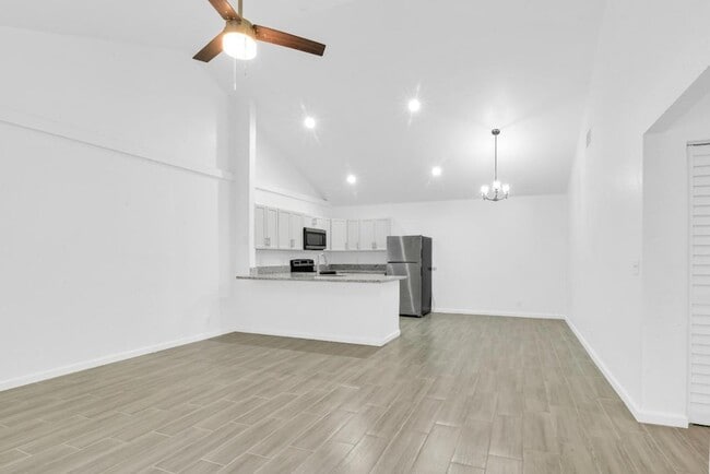 Photo - 13737 Yarmouth Dr Townhome