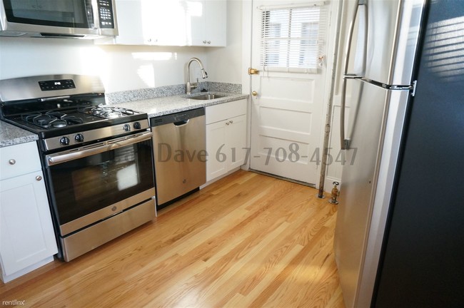 Building Photo - 3 br, 1 bath  - 294 Harvard St # 987