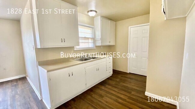 Building Photo - Handyman Special $99 Move in + Admin Fee /...