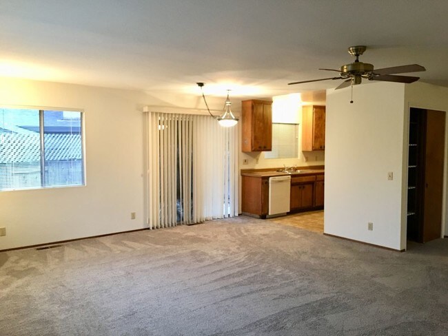 Building Photo - PENDINGCharming duplex in Rincon Valley