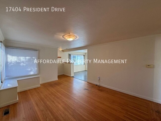 Foto del edificio - 17404 President Dr