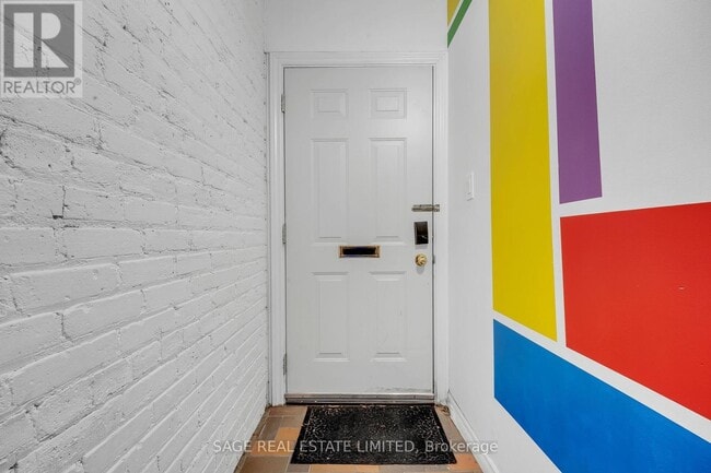 Photo du bâtiment - 1108 St Clair Ave W