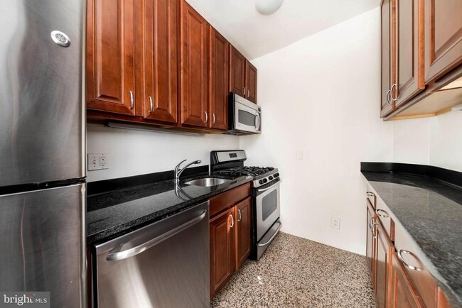 Building Photo - 1912 Spruce St