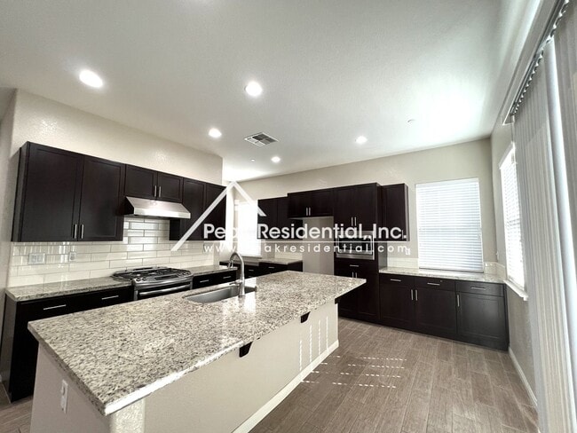 Building Photo - Updated 4bd/3ba Fair Oaks Home with Large ...