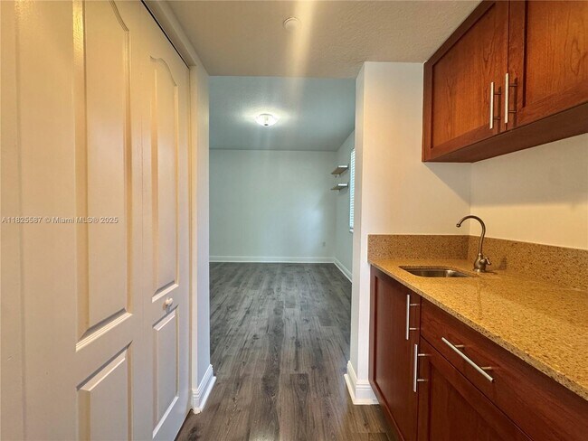 Foto del edificio - 1332 SW 2nd Ct