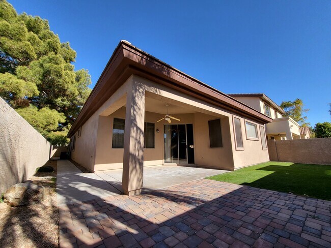 Building Photo - 2014 W Olive Way