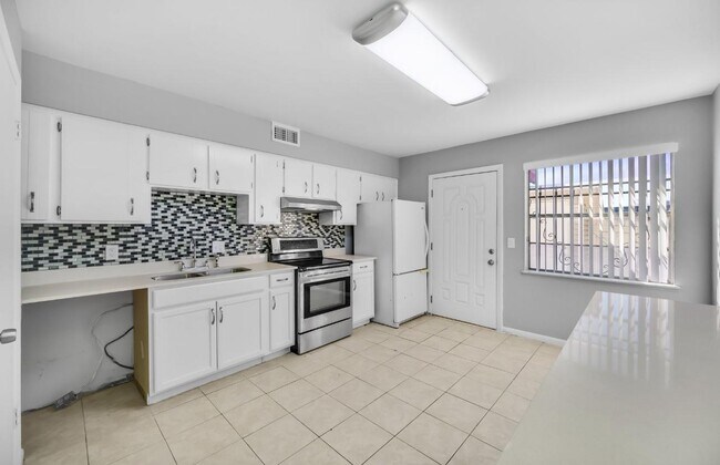 Foto del edificio - 7339 Jackson Springs Rd