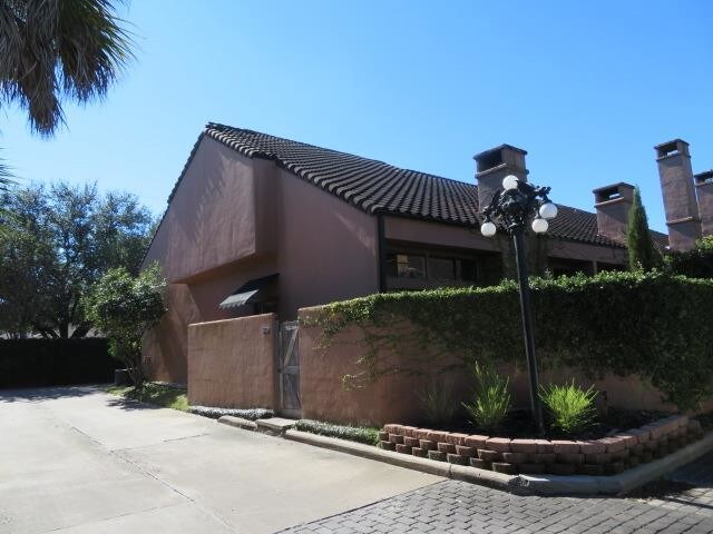 Primary Photo - 8037 Gladys Ave