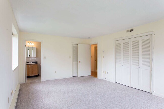 Foto del edificio - 320 Hammond Pond Pkwy