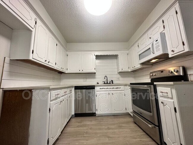 Building Photo - 3606 Willow Springs Dr