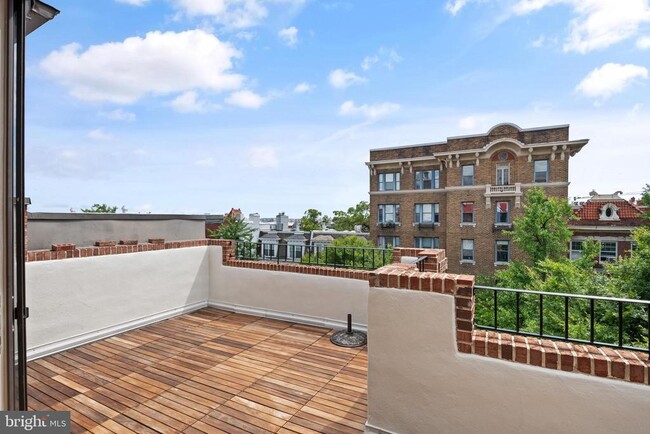 Building Photo - 1823 Belmont Rd NW