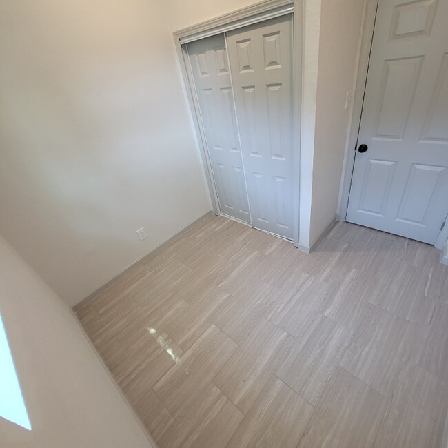 Building Photo - 647 Hammond Ave