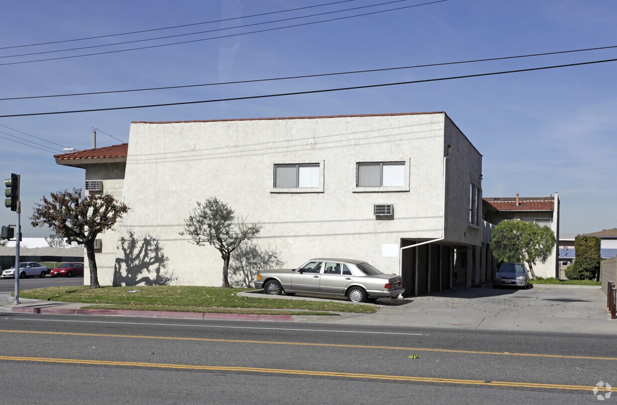 Foto del edificio - 7351 Artesia Blvd