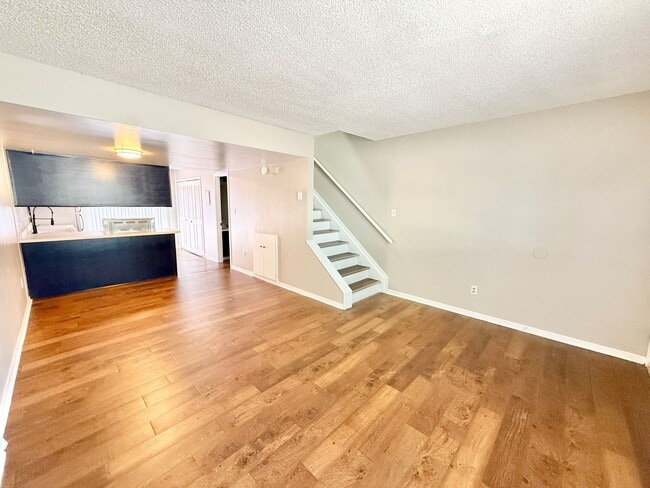 Building Photo - 37 Royal Crest Dr