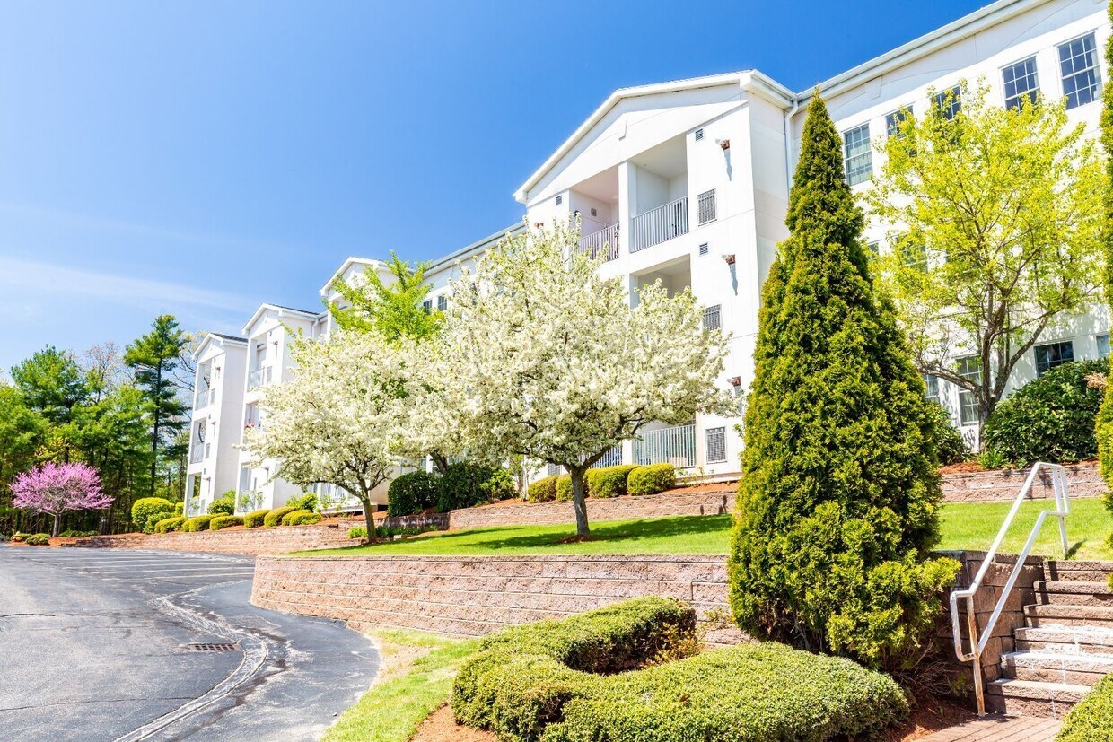 J Highlands at Hudson Apartments Hudson, MA