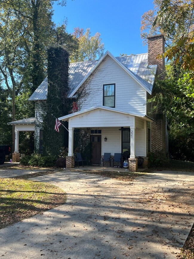 Building Photo - 219 N Debardeleben St