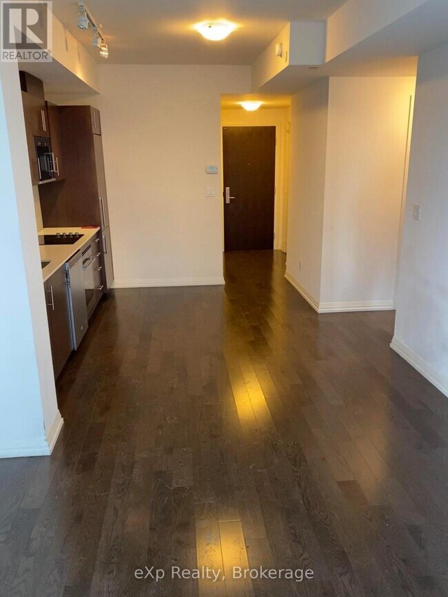 Building Photo - 460 Adelaide St E