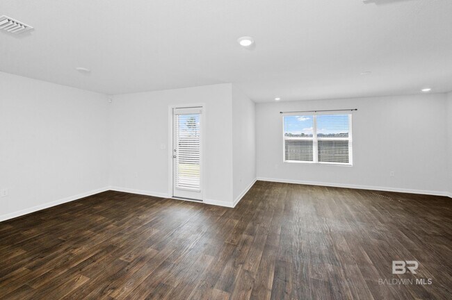 Building Photo - 18840 Chipola Dr