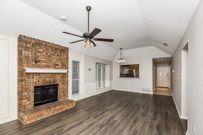 Building Photo - 1505 Gainsborough Way