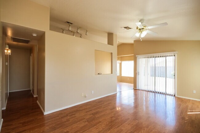 Foto del edificio - 9049 E Fairfield St