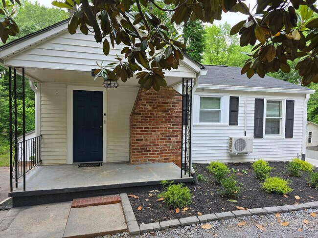 Building Photo - 120 McMakin Dr