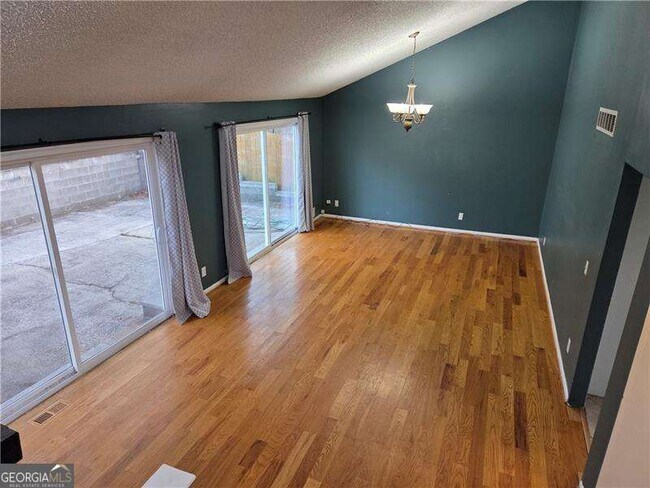 Foto del edificio - 3288 Timber Bluff Dr NE