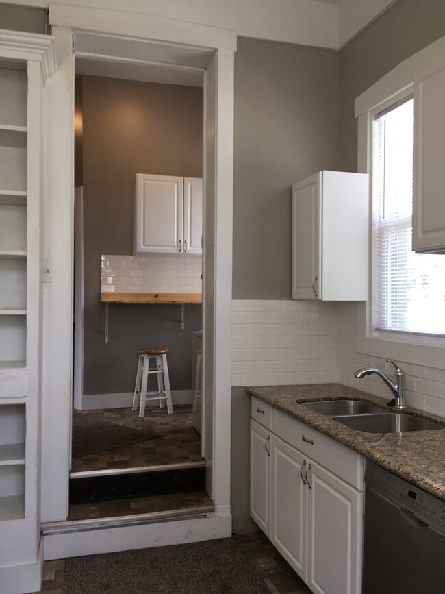 Kitchen - 1000 S 6th St